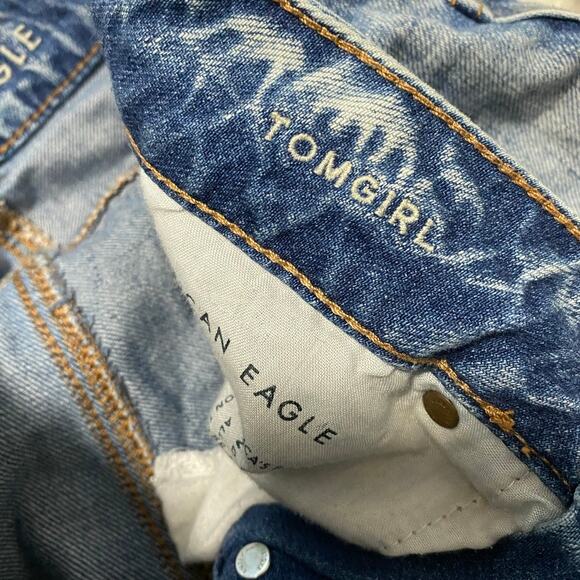 American Eagle Distressed Tomgirl Jeans Size 8 - Picture 5 of 6